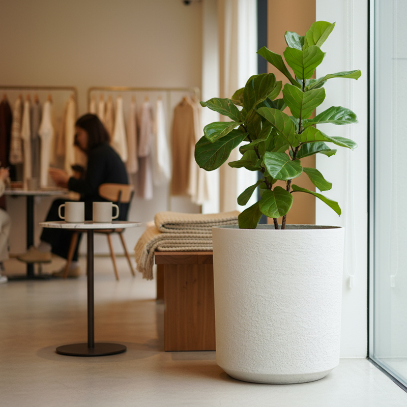 Maceta de plástico versátil con cilindro texturizado similar al yeso