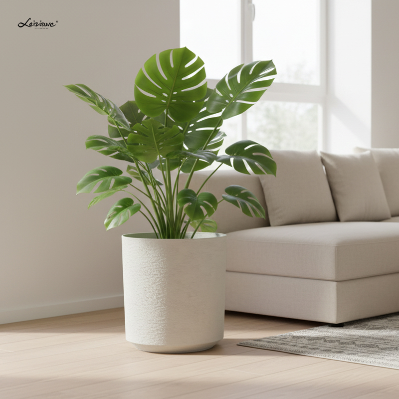 Maceta de plástico versátil con cilindro texturizado similar al yeso