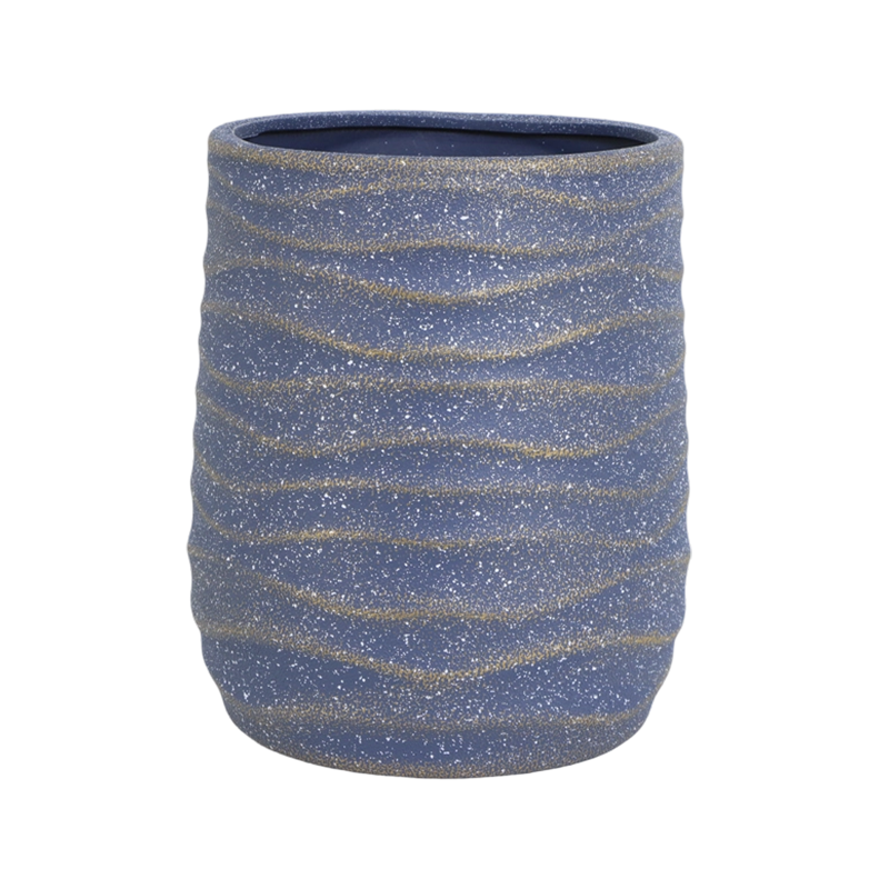 Maceta decorativa de pie en forma de onda