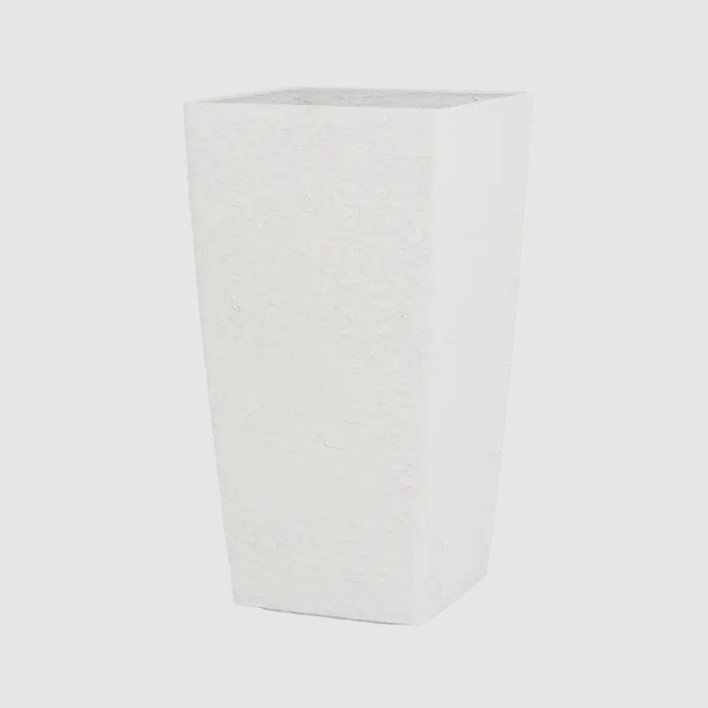 ¿Por qué la textura del yeso mejora el atractivo de las macetas de plástico?