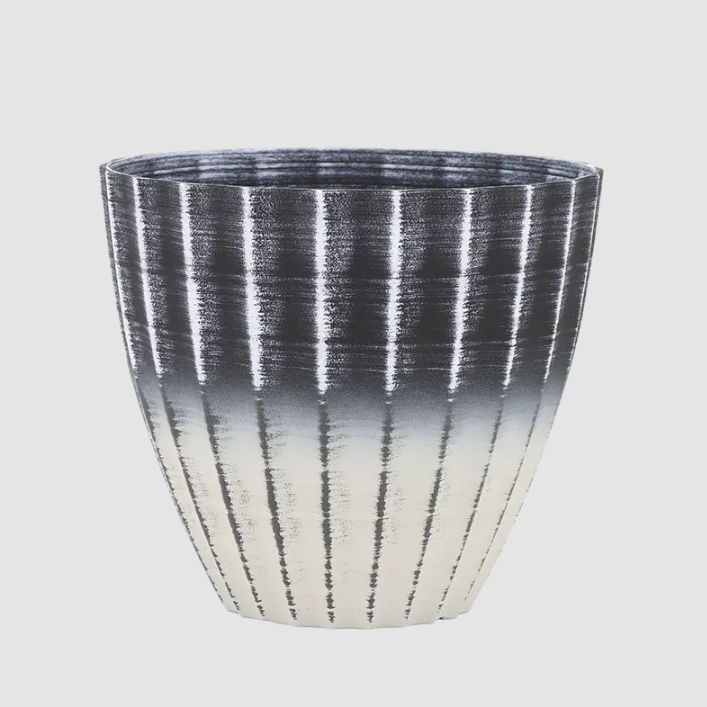 Grandes macetas decorativas para interiores aportan equilibrio a los hogares modernos